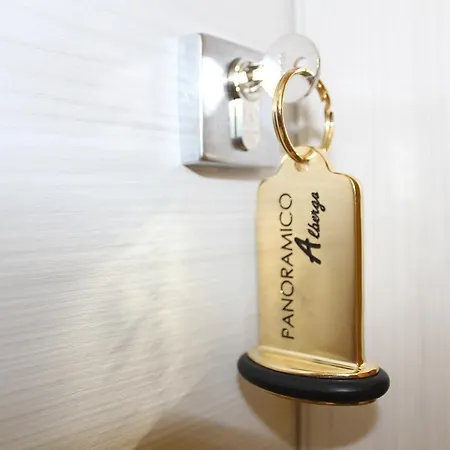 ホテル Panoramico スカウリ